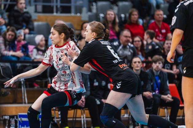 Annika Distel TG Nuettingen, 25 in duel with Astrid Richartz TSV Bayer 04 Leverkusen, 06 TSV Bayer 04 Leverkusen vs TG Nuertingen, Handball, 2 Handball Bundesliga, 22 Matchday, Season 2025 26, 29 03 2026, TSV Bayer 04 Leverkusen vs TG Nuertingen, Handball, 2 HBL, 22 Matchday, Season 2025 26, 29 03 2026 Leverkusen Copyright: xEibner-Pressefoto LukasxBaldygax EP_LBA