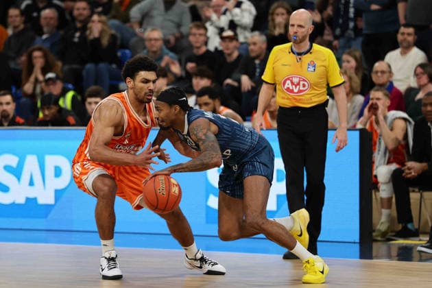 v li in duel, Joel Soriano Ratiopharm Ulm, 12 ,Michael Weathers MLP Academics Heidelberg, 20 GER, MLP Academics Heidelberg vs Ratiopharm Ulm, Basketball, easycredit Basketball Bundesliga, 26 Matchday, Season, 2025 2026, 29 03 2025 GER, MLP Academics Heidelberg vs Ratiopharm Ulm, Basketball, easycredit Basketball Bundesliga, 26 Matchday, Season, 2025 2026, 29 03 2025 Heidelberg Copyright: xEibner-Pressefoto JoergxHirschx EP_JHH
