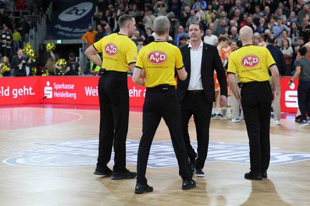 Disappointed on the court TY Harrelson Ratiopharm Ulm, Head Coach GER, MLP Academics Heidelberg vs Ratiopharm Ulm, Basketball, easycredit Basketball Bundesliga, 26 Matchday, Season, 2025 2026, 29 03 2025 GER, MLP Academics Heidelberg vs Ratiopharm Ulm, Basketball, easycredit Basketball Bundesliga, 26 Matchday, Season, 2025 2026, 29 03 2025 Heidelberg Copyright: xEibner-Pressefoto JoergxHirschx EP_JHH