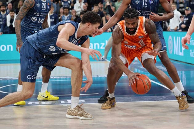 v li in duel, Samuell Williamson MLP Academics Heidelberg, 10 ,Joel Soriano Ratiopharm Ulm, 12 GER, MLP Academics Heidelberg vs Ratiopharm Ulm, Basketball, easycredit Basketball Bundesliga, 26 Matchday, Season, 2025 2026, 29 03 2025 GER, MLP Academics Heidelberg vs Ratiopharm Ulm, Basketball, easycredit Basketball Bundesliga, 26 Matchday, Season, 2025 2026, 29 03 2025 Heidelberg Copyright: xEibner-Pressefoto JoergxHirschx EP_JHH