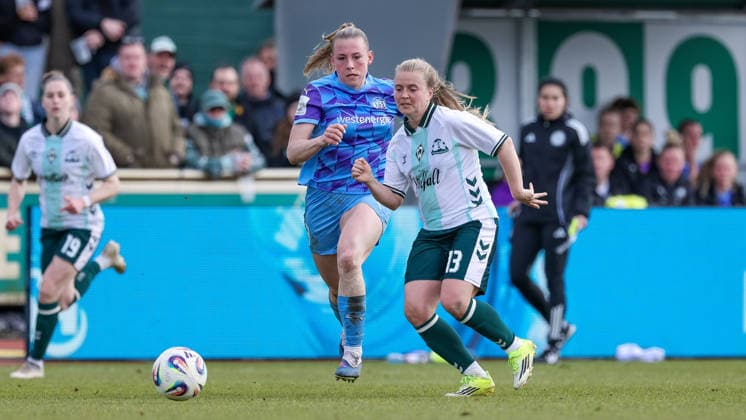 from left Ramona Maier SGS Essen, 9 and Ricarda Walkling SV Werder Bremen, 13 in a duel, dynamic, action, action, game scene, THE DFB REGULATIONS PROHIBIT ANY USE OF PHOTOGRAPHS AS IMAGE SEQUENCES AND OR QUASI VIDEO , 29 03 2026, Bremen Germany , Football, Google Pixel Womens Bundesliga, SV Werder Bremen SGS Essen xobx