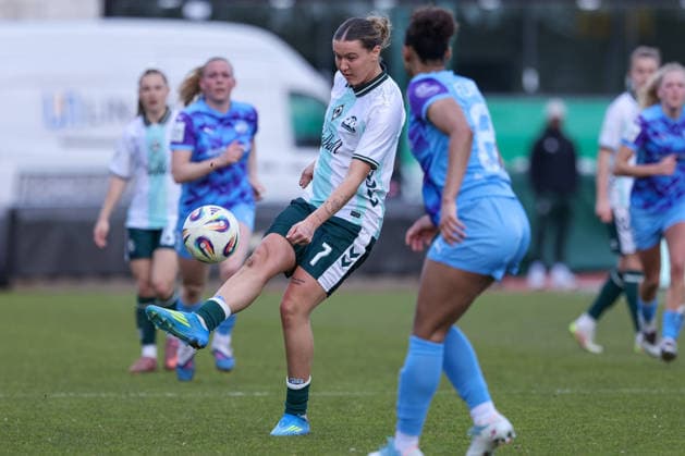 Larissa Mühlhaus SV Werder Bremen, 7 on the ball, single image, full body, action, action, match scene, THE DFB GUIDELINES PROHIBIT ANY USE OF PHOTOGRAPHS AS IMAGE SEQUENCES AND OR QUASI VIDEO DFB REGULATIONS PROHIBIT ANY USE OF PHOTOGRAPHS AS IMAGE SEQUENCES AND OR QUASI VIDEO , 29 03 2026, Bremen Germany , Soccer, Google Pixel Womens Bundesliga, SV Werder Bremen SGS Essen xobx