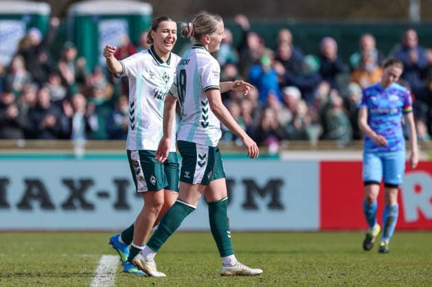 from left Larissa Mühlhaus SV Werder Bremen, 7 and goal scorer Lina Hausicke SV Werder Bremen, 18 with goal celebration, cheering, jubilant, optimistic, game scene, highlight, joy about the goal for 2 0, THE DFB REGULATIONS PROHIBIT ANY USE OF PHOTOGRAPHS AS IMAGE SEQUENCES AND OR QUASI VIDEO , 29 03 2026, Bremen Germany , Football, Google Pixel Womens Bundesliga, SV Werder Bremen SGS Essen xobx