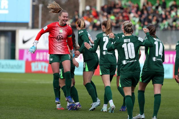 VfL vs Berlin, BL Women Wolfsburg, 29 03 2026, Football, Women, Google Pixel Bundesliga, Season 2025 2026, VfL Wolfsburg vs FC Union Berlin, Goalkeeper Janina Minge VfL Wolfsburg celebrates goal for 3 3 AOK Stadion Niedersachsen Germany