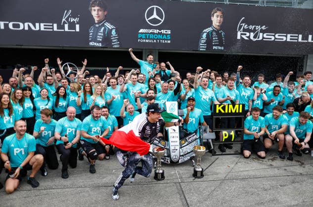 F1 - JAPANESE GRAND PRIX 2026 Mercedes AMG F1 Team, KIMI ANTONELLI Andrea (ita), Mercedes AMG F1 Team W16, portrait, celebrations during the Formula 1 Japanese Grand Prix 2026, 3rd round of the 2026 Formula One World Championship, WM, Weltmeisterschaft from March 27 to 29, 2026 on the Suzuka Circuit, in Suzuka, Japan - SuzukaJapan  Copyright: xDPPIx