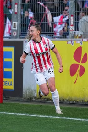 Google Pixel Womens Bundesliga SC Freiburg vs TSG Hoffenheim, 29 03 2026 Goal celebration for 1 2 by Lisa Kolb SC Freiburg, 22 Google Pixel Womens Bundesliga SC Freiburg vs TSG Hoffenheim, Dreisamstadion, 29 03 2026 DFB DFL REGULATIONS PROHIBIT ANY USE OF PHOTOGRAPHS AS IMAGE SEQUENCES AND OR QUASI VIDEO Copyright: xBEAUTIFULxSPORTS Boscox