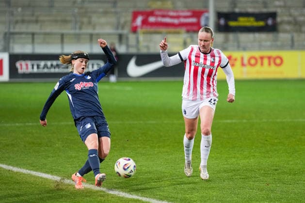 Google Pixel Womens Bundesliga SC Freiburg vs TSG Hoffenheim, 29 03 2026 Duel on the touchline between Wiëlle Douma TSG 1899 Hoffenheim, 13 and Luca Emily Birkholz SC Freiburg, 23 Google Pixel Womens Bundesliga SC Freiburg vs TSG Hoffenheim, Dreisamstadion, 29 03 2026 DFB DFL REGULATIONS PROHIBIT ANY USE OF PHOTOGRAPHS AS IMAGE SEQUENCES AND OR QUASI VIDEO Copyright: xBEAUTIFULxSPORTS Boscox