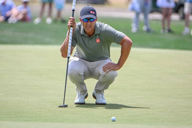 HOUSTON, TX - MARCH 29: Adam Scott (AUS) looks over his birdie attempt on 9 during the final round of the Texas Children s Houston Open on March 29, 2026, at Memorial Park Golf Course, Houston, Texas. (Photo by Ken Murray Icon Sportswire) GOLF: MAR 29 PGA, Golf Herren Texas Children s Houston Open EDITORIAL USE ONLY Icon2603290234