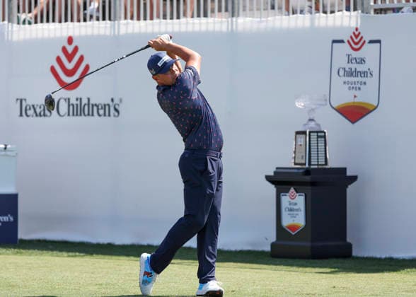 HOUSTON, TX - MARCH 29: Gary Woodland (USA) watches his tee shot on 1 during the final round of the Texas Children s Houston Open on March 29, 2026, at Memorial Park Golf Course, Houston, Texas(Photo by Leslie Plaza Johnson Icon Sportswire) GOLF: MAR 29 PGA, Golf Herren Texas Children s Houston Open EDITORIAL USE ONLY Icon2603290624