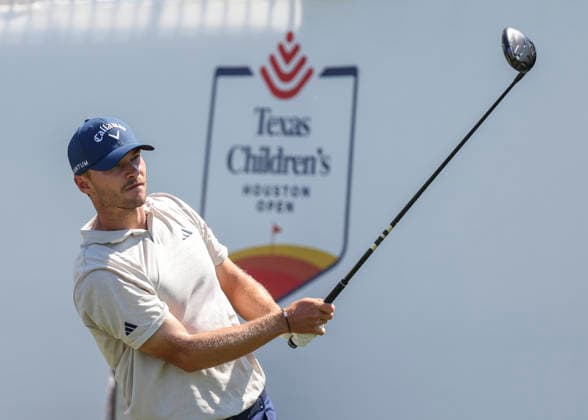 HOUSTON, TX - MARCH 29: Nicolai Hojgaard (DEN) watches his tee shot on 1 during the final round of the Texas Children s Houston Open on March 29, 2026, at Memorial Park Golf Course, Houston, Texas(Photo by Leslie Plaza Johnson Icon Sportswire) GOLF: MAR 29 PGA, Golf Herren Texas Children s Houston Open EDITORIAL USE ONLY Icon2603290694