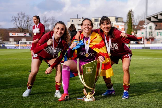 Switzerland AXA Womens Cup Final 2025 26, BSC YB Women vs Servette FC Chenois Feminin Schützenwiese, Winterthur Players of Servette celebrate their victory and pose for a photo with the trophy and medals Ascension Martinez Salinas 8 Servette Enith Salon Enith Salon Marcuello 1 Servette Cristina Libran Quiroga 14 Servette Copyright: xDanielaxPorcellix