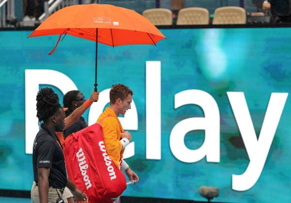 Tennis 2026 Miami Open - Day 12 - Men s Final Jiri Lehecka of the Czech Republic walks off court as his match against Jannik Sinner of Italy is suspended due to the rain during the Men™s Final match at the 2026 Miami Open tennis tournament in Miami, Florida, USA, 29 March 2026. MIAMI FLORIDA United States  Copyright: xCRISTOBALxHERRERA-ULASHKEVICHx