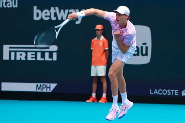 MIAMI GARDENS, FL - MARCH 29: Yannik Sinner in action during the men™s final singles match against Jiri Lehecka (CZE) (not pictured) at the Miami Open on March 29, 2026, at Hard Rock Stadium in Miami Gardens, Florida,(Photo by Chris Arjoon Icon Sportswire) TENNIS: MAR 29 Miami Open EDITORIAL USE ONLY Icon2603290010019