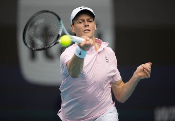 March 29, 2026, Miami Gardens, Fl, United States: MIAMI GARDENS, FL - MARCH 29: Jannik Sinner hits the ball against Jiri Lehecka in the finals during the Miami Open at Hard Rock Stadium on March 29, 2026 in Miami Gardens, Florida. Miami Gardens United States - ZUMAt139 20260329_aaa_t139_036 Copyright: xMichaelxPimentel IsixPhotosx