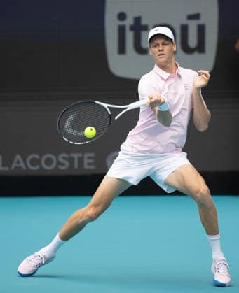 March 29, 2026, Miami Gardens, Fl, United States: MIAMI GARDENS, FL - MARCH 29: Jannik Sinner hits the ball against Jiri Lehecka in the finals during the Miami Open at Hard Rock Stadium on March 29, 2026 in Miami Gardens, Florida. Miami Gardens United States - ZUMAt139 20260329_aaa_t139_028 Copyright: xMichaelxPimentel IsixPhotosx