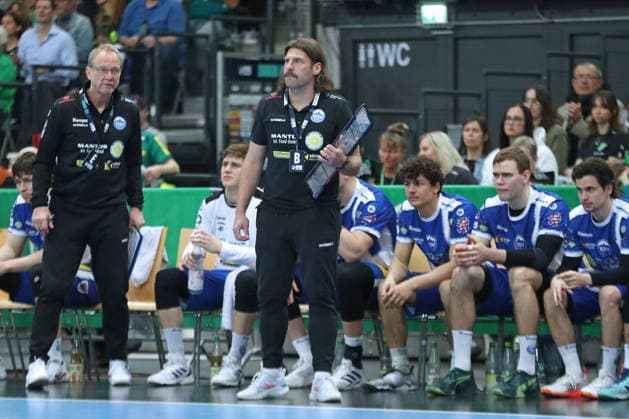 Handball DAIKIN HBL, SC DHfK Leipzig ThSV Eisenach 29 03 2026 Coach Sebastian Hinze ThSV Eisenach Handball, DAIKIN HBL, 1 Bundesliga, Season 2025 2026, Matchday 26 SC DHfK Leipzig vs ThSV Eisenach on 29 03 2026 at the Quarterback Immobilien Arena Leipzig Copyright: xBEAUTIFULxSPORTS JanxKaeferx