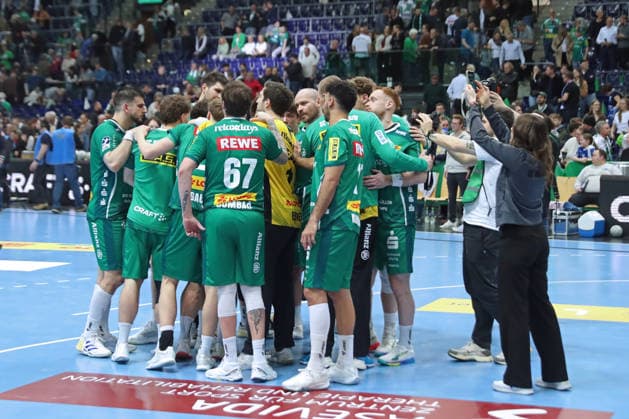 Handball DAIKIN HBL, SC DHfK Leipzig ThSV Eisenach 29 03 2026 Team circle of SC DHfK Leipzig after match end Handball, DAIKIN HBL, 1 Bundesliga, Season 2025 2026, Matchday 26 SC DHfK Leipzig vs ThSV Eisenach on 29 03 2026 at Quarterback Immobilien Arena Leipzig Copyright: xBEAUTIFULxSPORTS JanxKaeferx