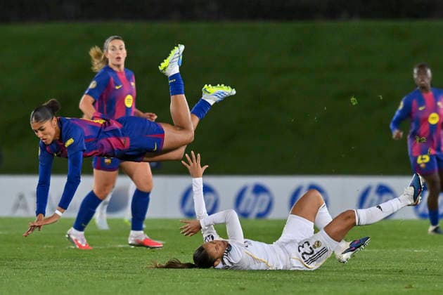March 29, 2026, Madrid, Madrid, Spain: MAELLE LAKRAR of Real Madrid Femenino CF fouled the player SYDNEY SCHERTENLEIB of FC Barcelona, Barca Femenino during the Spanish Women League, Liga F, football match played between REAL MADRID 0 Vs FC BARCELONA 3 at Alfredo Di Stefano stadium on march 29, 2026, in Valdebebas, Madrid, Spain. Spanish Women League REAL MADRID 0 Vs FC BARCELONA 3 (03.29.26)  - ZUMAc312 20260329_zsp_c312_040 Copyright: xOscarxManuelxSanchezx