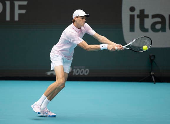 March 29, 2026, Miami Gardens, Fl, United States: MIAMI GARDENS, FL - MARCH 29: Jannik Sinner hits the ball against Jiri Lehecka in the finals during the Miami Open at Hard Rock Stadium on March 29, 2026 in Miami Gardens, Florida. Miami Open  - ZUMAt139 20260329_aaa_t139_018 Copyright: xMichaelxPimentel IsixPhotosx