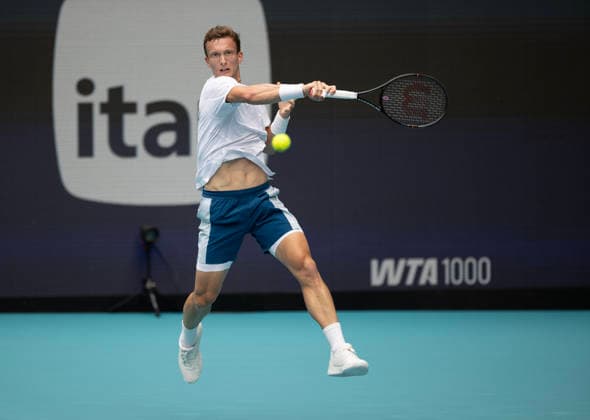 March 29, 2026, Miami Gardens, Fl, United States: MIAMI GARDENS, FL - MARCH 29: Jiri Lehecka hits the ball against Jannik Sinner in the finals during the Miami Open at Hard Rock Stadium on March 29, 2026 in Miami Gardens, Florida. Miami Open  - ZUMAt139 20260329_aaa_t139_024 Copyright: xMichaelxPimentel IsixPhotosx
