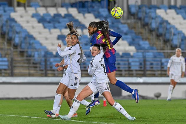 March 30, 2026, Madrid, Madrid, Spain: MARIA MENDEZ FERNANDEZ of Real Madrid Femenino CF disputes a ball SALMA PARALLUELO AYINGONO of FC Barcelona, Barca Femenino during the Spanish Women League, Liga F, football match played between REAL MADRID 0 Vs FC BARCELONA 3 at Alfredo Di Stefano stadium on march 29, 2026, in Valdebebas, Madrid, Spain. Madrid Spain - ZUMAc312 20260330_zsp_c312_053 Copyright: xOscarxManuelxSanchezx