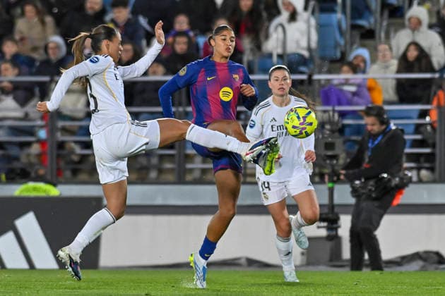 March 30, 2026, Madrid, Madrid, Spain: MAELLE LAKRAR of Real Madrid Femenino CF disputes a ball SYDNEY SCHERTENLEIB of FC Barcelona, Barca Femenino during the Spanish Women League, Liga F, football match played between REAL MADRID 0 Vs FC BARCELONA 3 at Alfredo Di Stefano stadium on march 29, 2026, in Valdebebas, Madrid, Spain. Spanish Women League REAL MADRID 0 Vs FC BARCELONA 3 (03.29.26)  - ZUMAc312 20260330_zsp_c312_098 Copyright: xOscarxManuelxSanchezx