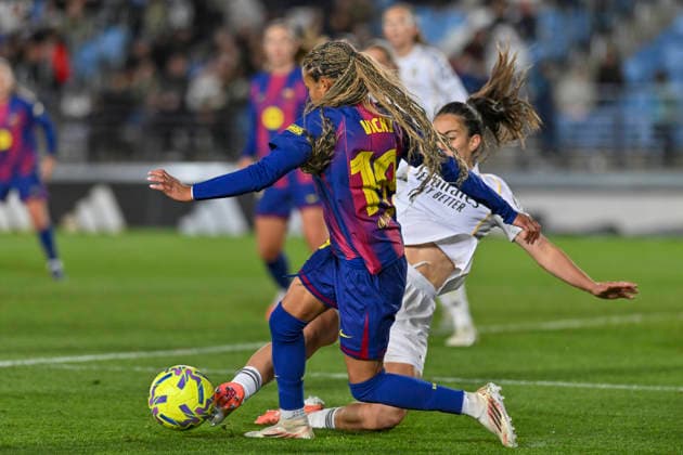 March 30, 2026, Madrid, Madrid, Spain: ROCIO GALVEZ of Real Madrid Femenino CF tackles the ball during the Spanish Women League, Liga F, football match played between REAL MADRID 0 Vs FC Barcelona, Barca 3 at Alfredo Di Stefano stadium on march 29, 2026, in Valdebebas, Madrid, Spain. Madrid Spain - ZUMAc312 20260330_zsp_c312_183 Copyright: xOscarxManuelxSanchezx