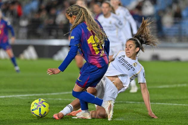 March 30, 2026, Madrid, Madrid, Spain: ROCIO GALVEZ of Real Madrid Femenino CF tackles the ball during the Spanish Women League, Liga F, football match played between REAL MADRID 0 Vs FC Barcelona, Barca 3 at Alfredo Di Stefano stadium on march 29, 2026, in Valdebebas, Madrid, Spain. Madrid Spain - ZUMAc312 20260330_zsp_c312_181 Copyright: xOscarxManuelxSanchezx