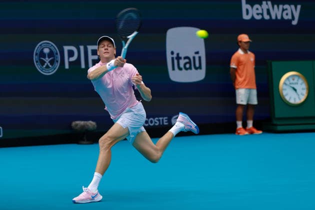 MIAMI GARDENS, FL - MARCH 29: Jannik Sinner in action during the men™s final singles match against Jiri Lehecka (CZE) (not pictured) at the Miami Open on March 29, 2026, at Hard Rock Stadium in Miami Gardens, Florida,(Photo by Chris Arjoon Icon Sportswire) TENNIS: MAR 29 Miami Open EDITORIAL USE ONLY Icon2603290010039