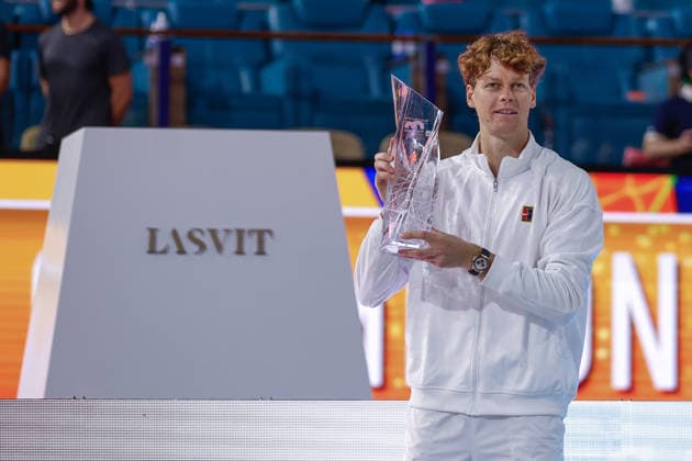 MIAMI GARDENS, FL - MARCH 29: Jannik Sinner poses with the Butch Buchholz men™s singles winner™s trophy at the Miami Open on March 29, 2026, at Hard Rock Stadium in Miami Gardens, Florida,(Photo by Chris Arjoon Icon Sportswire) TENNIS: MAR 29 Miami Open EDITORIAL USE ONLY Icon2603290010070