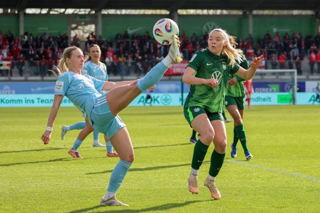 Wolfsburg, Germany 29 March 2026 1 Womens Bundesliga 22 Matchday VfL Wolfsburg vs Union Berlin In the picture from left in the duel Judith Steinert Union Berlin and Janou Levels VfL Copyright: HMBxMedia MadeleinexFantini