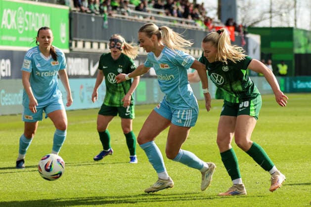 Wolfsburg, Germany 29 March 2026 1 Womens Bundesliga 22 Matchday VfL Wolfsburg vs Union Berlin In the picture from left in the duel Judith Steinert Union Berlin and Anny Kerim Lindland VfL Wolfsburg Copyright: HMBxMedia MadeleinexFantini
