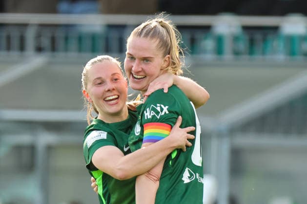 Wolfsburg, Germany 29 March 2026 1 Womens Bundesliga 22 Matchday VfL Wolfsburg vs Union Berlin In the picture from left the second goal scorer Janina Minge VfL scores the equalizer to 1 1 for Wolfsburg and cheers with Janou Levels VfL Copyright: HMBxMedia MadeleinexFantini