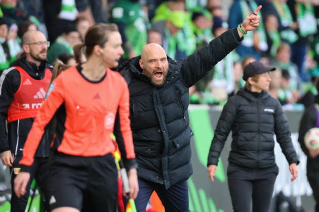 Wolfsburg, Germany 29 March 2026 1 Womens Bundesliga 22 Matchday VfL Wolfsburg vs Union Berlin In the picture Coach Stephan Lerch VfL with strong facial expressions Copyright: HMBxMedia MadeleinexFantini