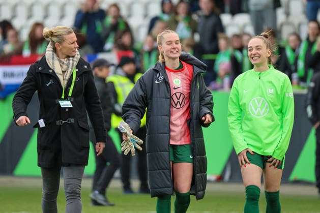 Wolfsburg, Germany 29 March 2026 1 Womens Bundesliga 22 Matchday VfL Wolfsburg vs Union Berlin Pictured from left Alexandra Popp VfL , Janina Minge VfL and Sophia Kleinherne VfL Copyright: HMBxMedia MadeleinexFantini
