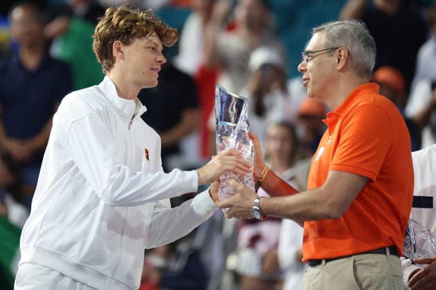 March 29, 2026, Miami Gardens, Florida, USA: JANNIK SINNER (ITA) receives his trophy after winning his men s singles finals match against JIRI LEHECKA (CZE), at the Miami Open at Hard Rock Stadium in Miami Gardens, Florida. JANNIK SINNER (ITA) won the menÃ¢â‚¬â ¢s singles title after defeating JIRI LEHECKA (CZE) 6:4, 6:4. Tennis 2026: ATP, Tennis Herren Miami Open: Singles Finals: SINNER 6:4, 6:4 LEHECKA  - ZUMAv151 20260329_zsp_v151_078 Copyright: xLorenzoxVasquezx