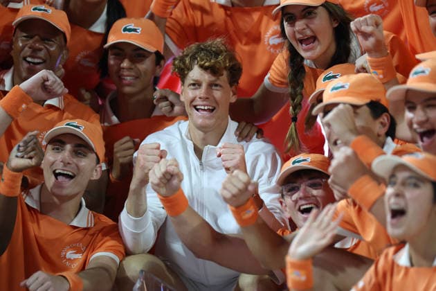 March 29, 2026, Miami Gardens, Florida, USA: JANNIK SINNER (ITA) poses with the ball kids after winning his men s singles finals match against JIRI LEHECKA (CZE), at the Miami Open at Hard Rock Stadium in Miami Gardens, Florida. JANNIK SINNER (ITA) won the menÃ¢â‚¬â ¢s singles title after defeating JIRI LEHECKA (CZE) 6:4, 6:4. Tennis 2026: ATP, Tennis Herren Miami Open: Singles Finals: SINNER 6:4, 6:4 LEHECKA  - ZUMAv151 20260329_zsp_v151_114 Copyright: xLorenzoxVasquezx