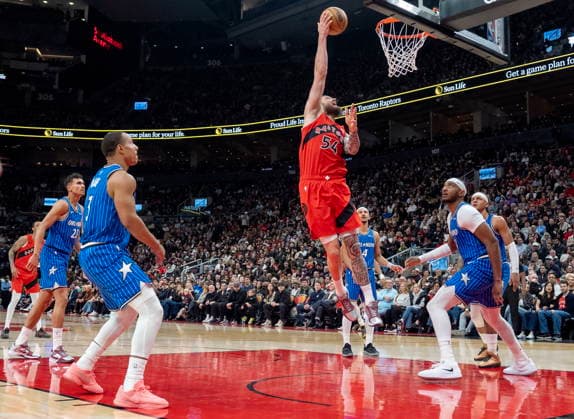 March 29, 2026, Toronto, On, Canada: Toronto Raptors forward Sandro Mamukelashvili (54) scores between the Orlando Magic defence during first half NBA, Basketball Herren, USA action in Toronto on Sunday, March 29, 2026. Canada News - March 29, 2026  - ZUMAc35_ 20260329_zaf_c35_180 Copyright: xFrankxGunnx