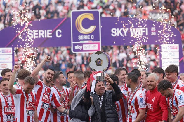 CALCIO - Serie C Italia - Vicenza vs Brescia L.R. Vicenza s players celebrate their victory at the end of the match during the match of 34th day of the Serie C Championship between L.R. Vicenza vs Union Brescia at the Romeo Menti Stadium on 29 March 2026 in Vicenza, VI. Vicenza Italy  Copyright: xIPAxSport ABACAx