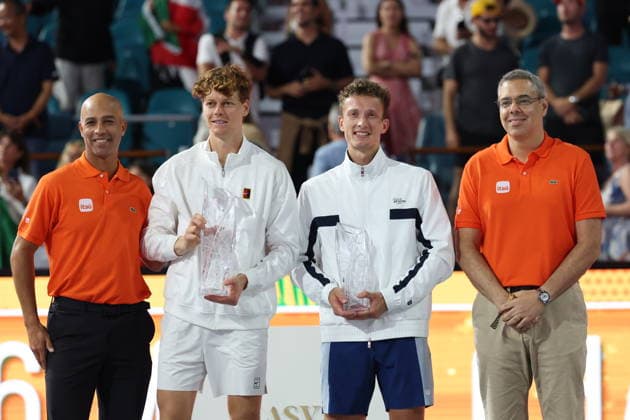 March 29, 2026, Miami Gardens, Florida, United States Of America: MIAMI GARDENS, FLORIDA - MARCH 29: Jannik Sinner of Italy defeats Jiri Lehecka of Czechia during the Men s Singles Final of the Miami Open at Hard Rock Stadium on March 29, 2026 in Miami Gardens, Florida....People: Jannik Sinner Miami Gardens United States Of America - ZUMAs214 20260329_ada_s214_043 Copyright: xSMGx