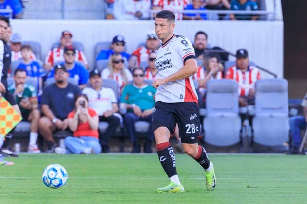 March 29, 2026, Los Angeles, California, USA: Manuel Capasso 28 of the Atlas FC passes the ball during the Clasico Tapatio game against the Chivas de Guadalajara on Sunday March 29, 2026 at the BMO Stadium in Los Angeles, California. Chivas defeats Atlas FC, 1-0. ARIANA RUIZ PI Los Angeles USA - ZUMAp124 20260329_zaa_p124_004 Copyright: xArianaxRuizx