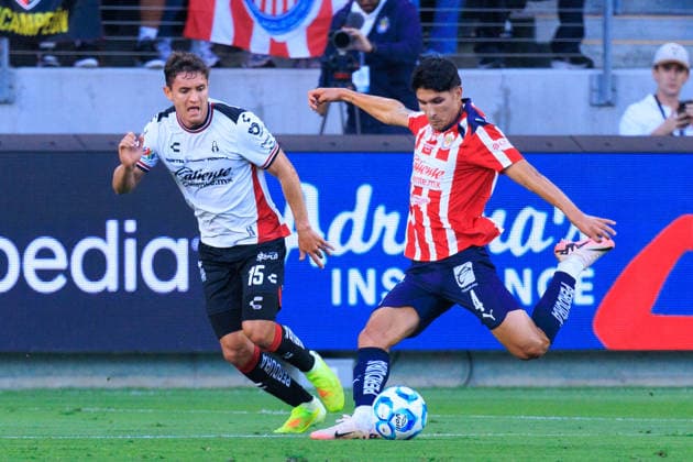 March 29, 2026, Los Angeles, California, USA: Paulo RamoÂ­rez 15 of the Atlas FC defends against Miguel Tapias 4 of the Guadalajara during the Clasico Tapatio game on Sunday March 29, 2026 at the BMO Stadium in Los Angeles, California. Chivas defeat Atlas FC, 1-0. JAVIER ROJAS PI Chivas Defeat Atlas FC, 1-0  - ZUMAp124 20260329_zaa_p124_026 Copyright: xJavierxRojasx