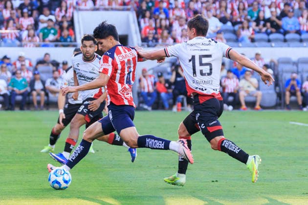 March 29, 2026, Los Angeles, California, USA: Miguel Tapias 4 of the Chivas de Guadalajara makes a goal attempt as Paulo RamoÂ­rez 15 of the Atlas FC holds onto him during the Clasico Tapatio game on Sunday March 29, 2026 at the BMO Stadium in Los Angeles, California. Chivas defeats Atlas FC, 1-0. ARIANA RUIZ PI Chivas Defeats Atlas FC, 1-0  - ZUMAp124 20260329_zaa_p124_042 Copyright: xArianaxRuizx