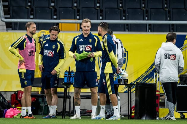260330 Victor Eriksson and goalkeeper Kristoffer Nordfeldt of the Swedish national football team at a training session on March 30, 2026 in Stockholm Photo Jesper Zerman BILDBYRAN kod JZ JZ0693 fotboll football soccer fotball vm kval kval fifa world cup qualifier qualifier träning practice training sverige sweden sverige a bbeng  Copyright: JESPERxZERMAN BB260330BB163