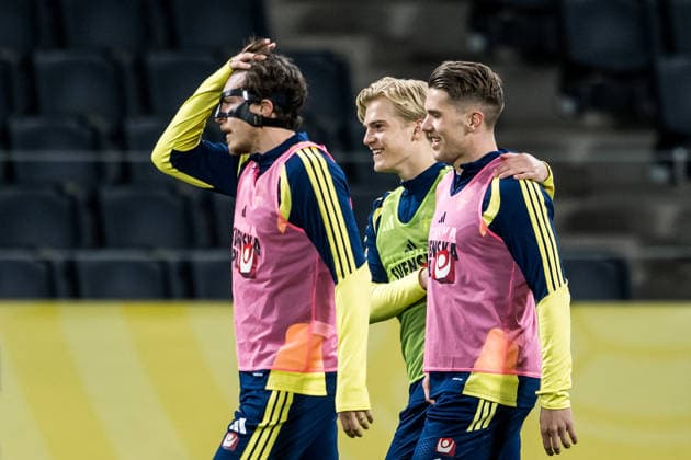 260330 Victor Nilsson Lindelöf , Lucas Bergvall and Viktor Gyökeres of the Swedish national football team at a training session on March 30, 2026 in Stockholm Photo Jesper Zerman BILDBYRAN kod JZ JZ0693 fotboll football soccer fotball vm kval kval fifa world cup qualifier qualifier träning practice training sverige sweden sverige a bbeng  Copyright: JESPERxZERMAN BB260330BB165