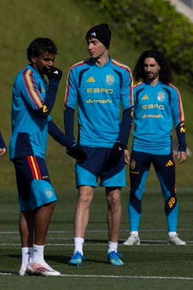 Spanish national team, Nationalteam training session Spain national team Lamine Yamal (L) and Dean Huijsen attend the training session at the Soccer City of Las Rozas, Madrid, Spain, 30 March 2026. Spain will face Egypt in a friendly match on 31 March. LAS ROZAS (Madrid) Spain  Copyright: xSERGIOxPEREZx