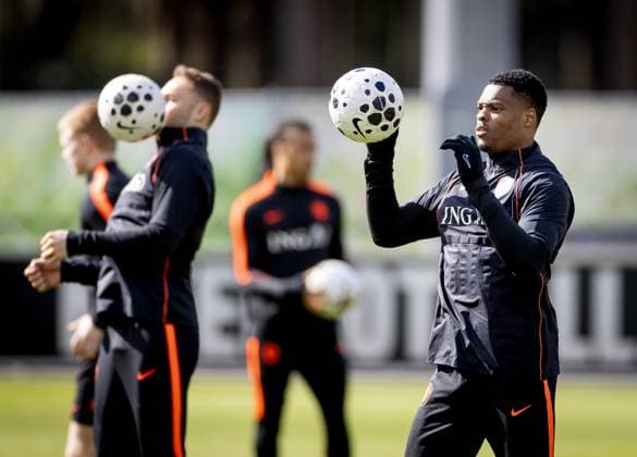 ZEIST - Denzel Dumfries during a training session of the Dutch national team, Nationalteam in the run-up to a friendly match against Ecuador. KOEN VAN WEEL ANP xVIxANPxSportx xxANPxIVx 554726581 originalFilename: 554726581.jpg