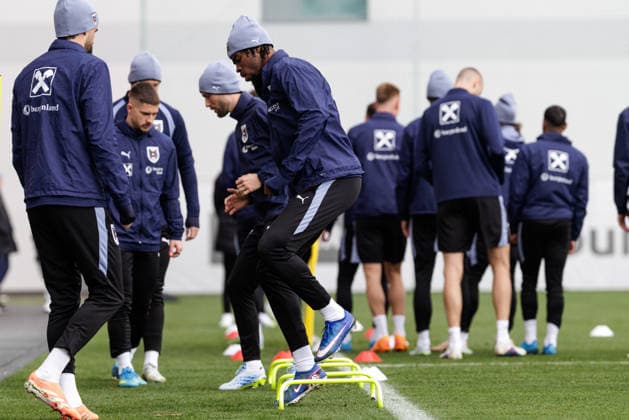 SOCCER - AUT vs KOR, test match VIENNA,AUSTRIA,30.MAR.26 - SOCCER - OEFB international test match, Austria vs South Korea, preview, training Team AUT. Image shows Carney Chukwuemeka (AUT) and the team of AUT.  GEPAxpictures xArminxRauthner