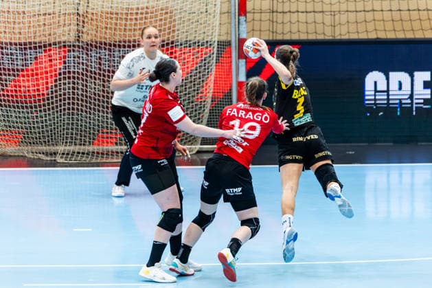 29 03 2026, GER, Handball, Women, Season 2025 2026, EHF European League, Quarter-finals, Thueringer HC Nykobing Falster Handbold Clara Ronde Haugaard Bang, Luca Farago Thueringer HC,19 , Josefine Hanfland Thueringer HC,57 99947 Bad Langensalza Salza Halle Sporthalle Mehrz Thüringen Germany