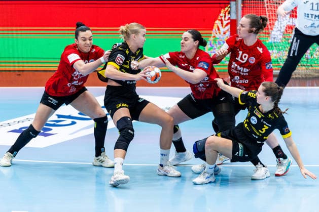 29 03 2026, GER, Handball, Women, Season 2025 2026, EHF European League, Quarter-finals, Thueringer HC Nykobing Falster Handbold Jana Scheib Thueringer HC,20 , Nanna Hinnerfeldt Andersen Nykobing Falster Handbold , Josefine Hanfland Thueringer HC,57 , Luca Farago Thueringer HC,19 , Clara Ronde Haugaard Bang Nykobing Falster Handbold 99947 Bad Langensalza Salza Halle Sporthalle Mehrz Thüringen Germany